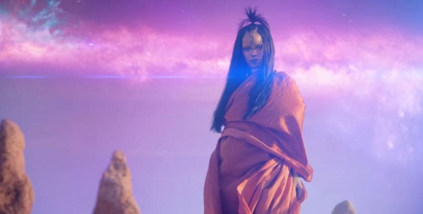 Rihanna impacta con su look marciano en el lanzamiento del tema central de "Star Trek sin límites"