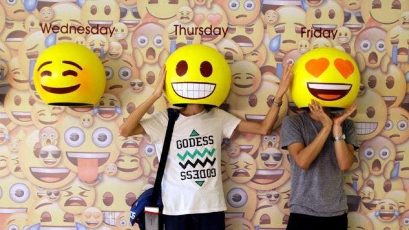 Curiosidades del #WorldEmojiDay: Desde libros escritos con emojis hasta gente arrestada por usarlos