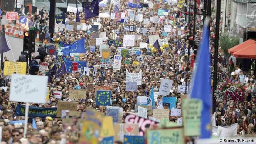 Miles de personas se manifiestan en Londres contra el brexit