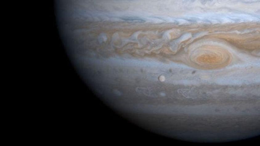 Sonda Juno logra colocarse en órbita de Júpiter