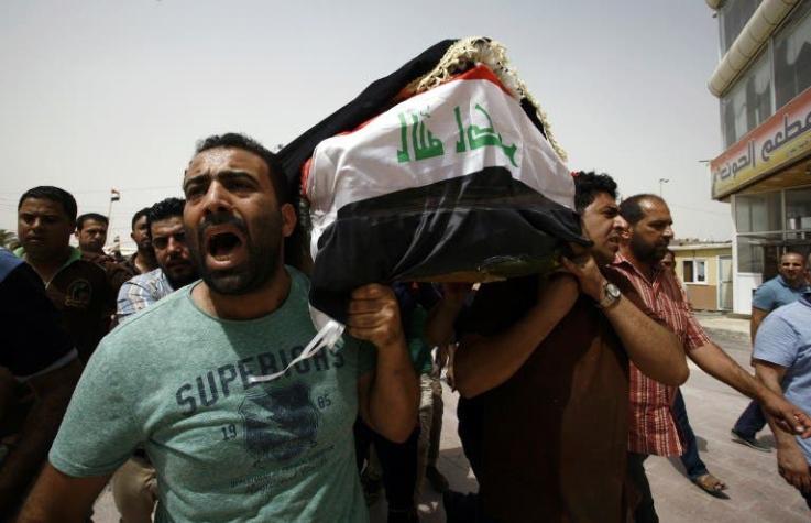 Bagdad: Familias buscan entre lágrimas y humo a supervivientes del atentado
