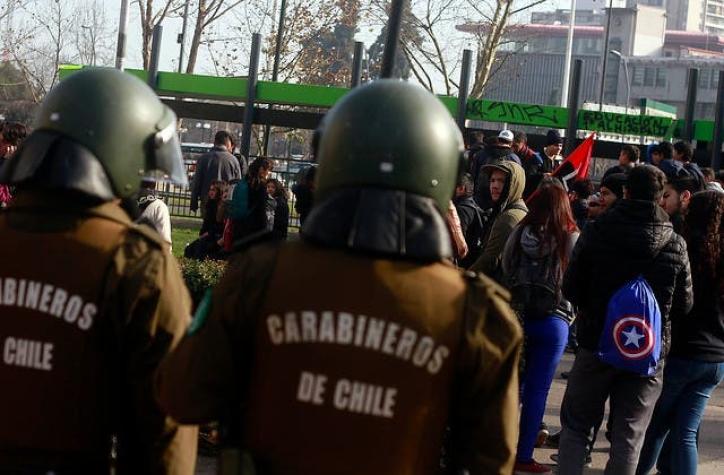 Incidentes en marcha no autorizada en centro de Santiago