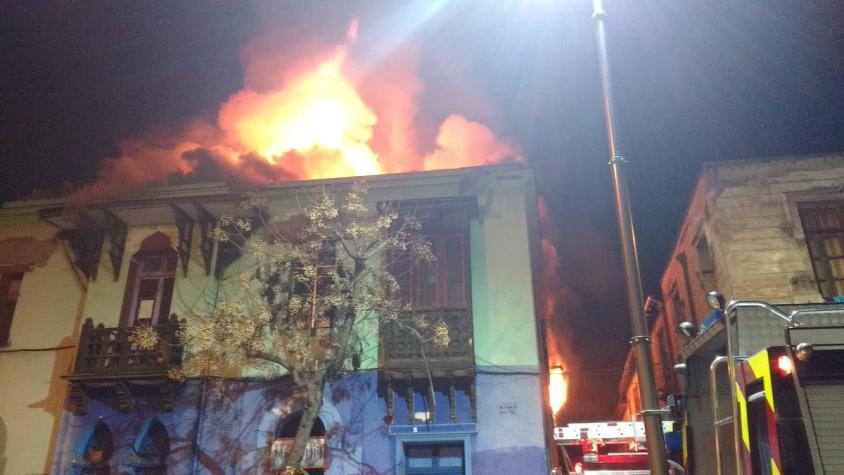 Un incendio afecta a casona patrimonial del Barrio Yungay