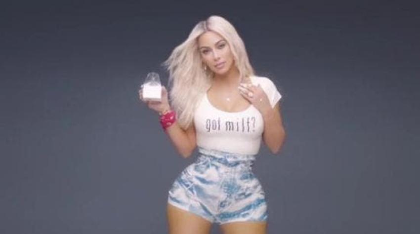 Kim Kardashian prueba que su cintura en el video "M.I.L.F $" es "real"