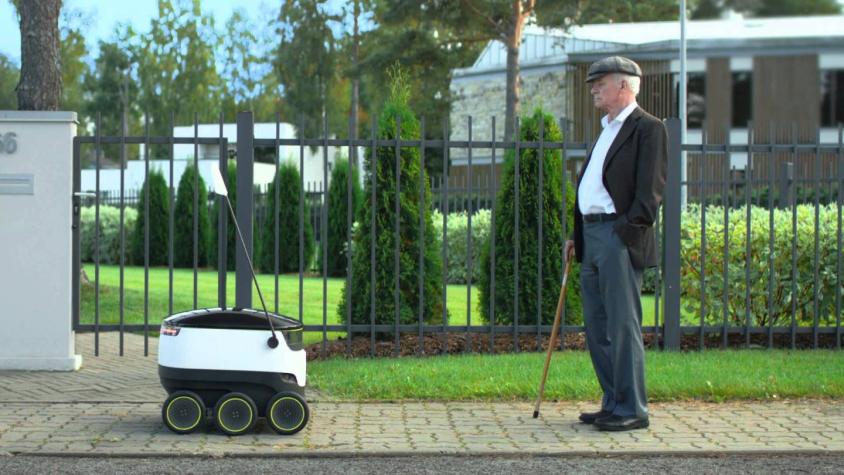 Debuta en Europa el robot autónomo que entrega pedidos a domicilio