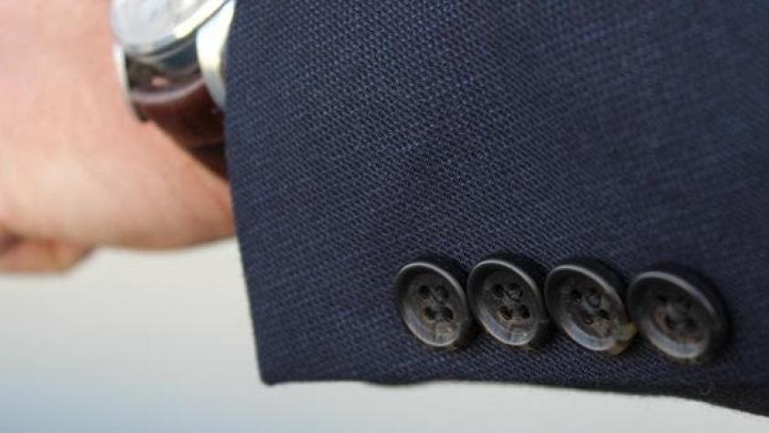 El verdadero motivo por el que las chaquetas traen los tradicionales botones en las mangas