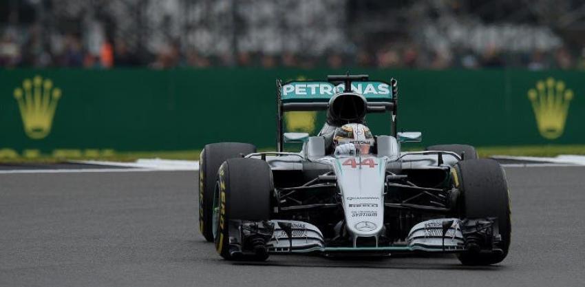 Lewis Hamilton junto a Mercedes logra la pole en el GP de Gran Bretaña