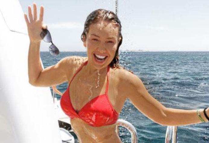 Thalía se luce en bikini evocando uno de sus grandes éxitos, "Marimar"