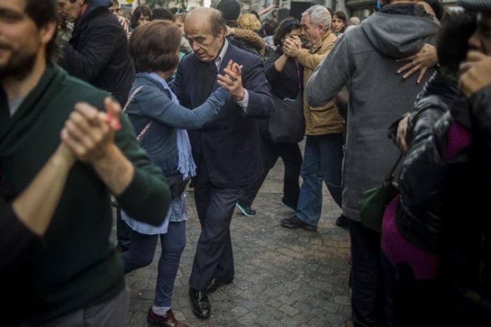Al son del tango: Así fue la protesta contra 'tarifazo' en Argentina