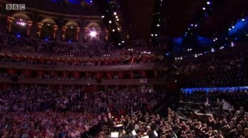 [VIDEO] Orquesta sinfónica de la BBC rinde homenaje a las víctimas de Niza