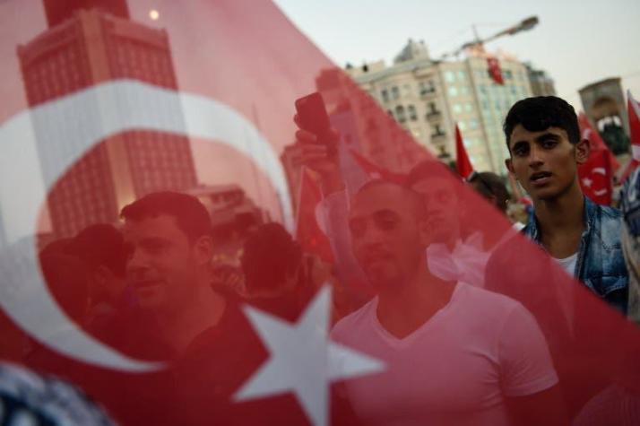 EEUU advierte contra viajar a Turquía tras intento golpista