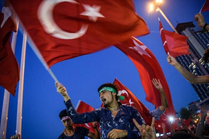 Turquía detiene 6 mil militares y cifra en 290 las víctimas del intento de golpe de Estado