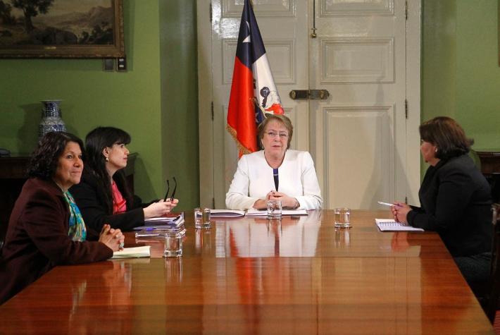 Bachelet pide "acelerar el paso" frente a "intervención profunda" del Sename