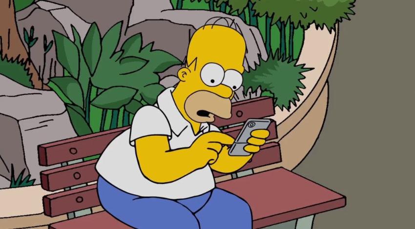 [VIDEO] La fiebre de Pokémon GO también atrapó a Homero Simpson