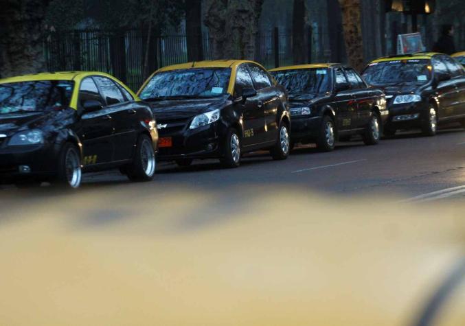 Taxistas realizan nueva protesta contra Uber