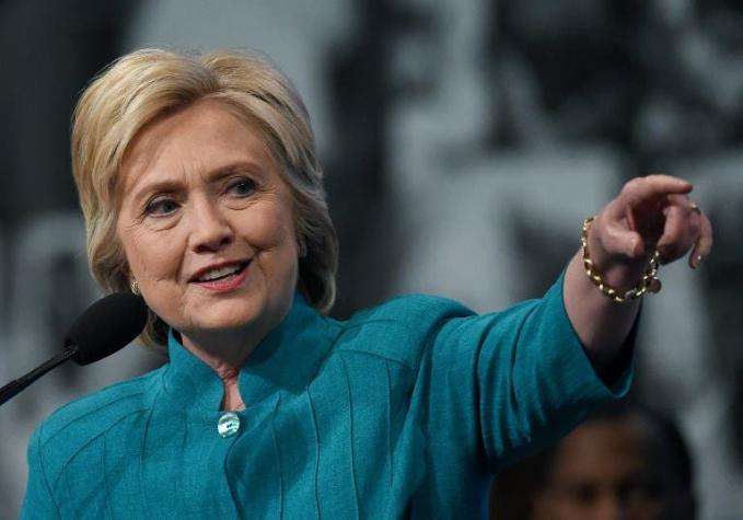 Clinton lanza cuenta de Twitter en español orientada a electores hispanos