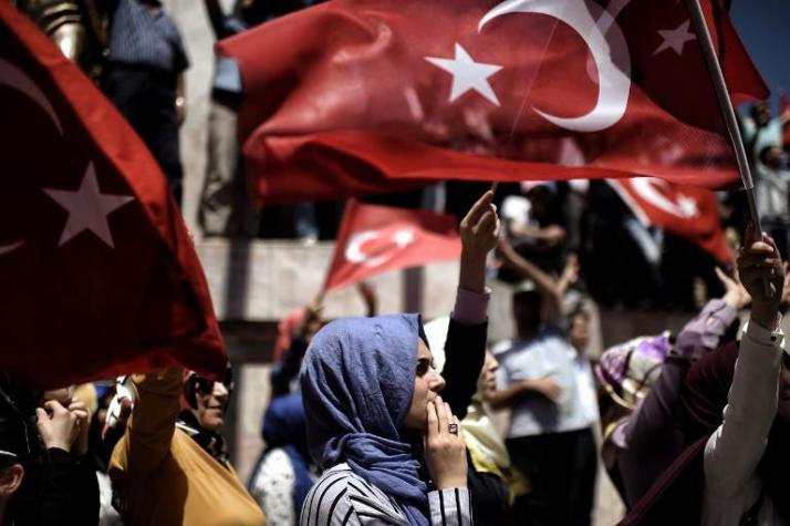 Turquía: gobierno decreta el cierre de medios de comunicación tras el intento de golpe