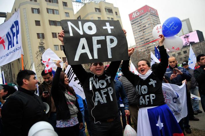 A esta hora se realiza masiva marcha contra las AFP en todo el país