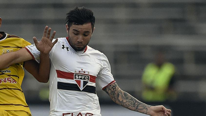 Eugenio Mena es expulsado en derrota del Sao Paulo en el Brasileirao