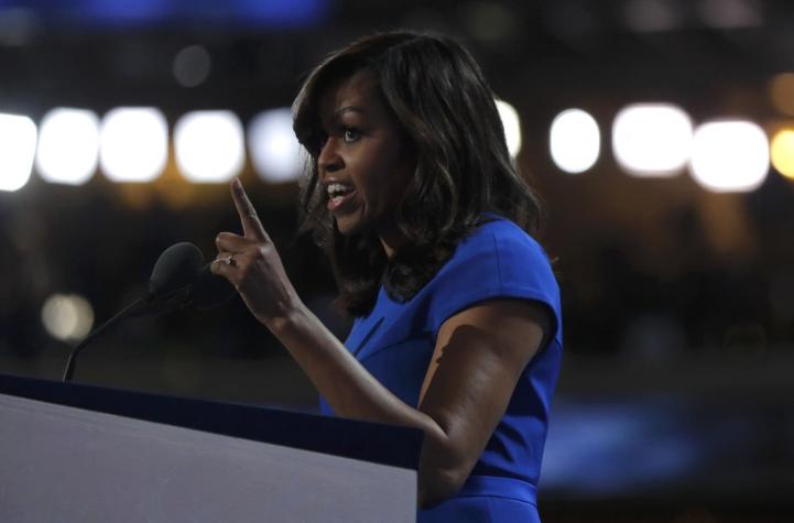 Michelle Obama conmueve a Convención Demócrata con apoyo a Clinton