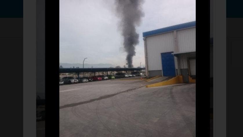 Explosión y posterior incendio se registra en empresa de residuos industriales en Pudahuel