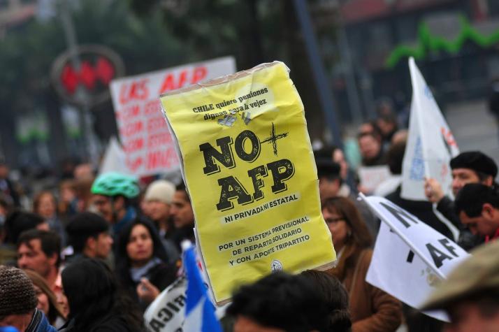 Vocero de "No+AFP" y carta de José Piñera: "Es una sorpresa que genera indignación, rabia y risa"