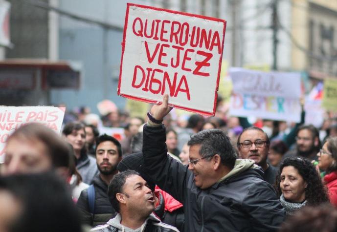 Cadem: El 87% de los chilenos respalda hacer reforma a sistema de AFP