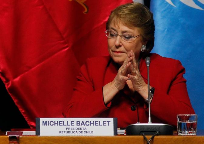 Cadem: Aprobación de Bachelet vuelve a mínimo histórico en medio de presiones por cambio de gabinete