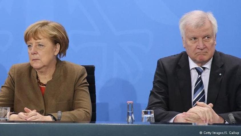 Líder de Baviera rechaza políticas de Merkel hacia refugiados