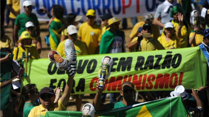 Manifestaciones a favor y en contra de Rousseff en un Brasil preolímpico