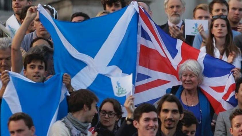 Miles de manifestantes reclaman nuevo referéndum sobre la independencia en Escocia