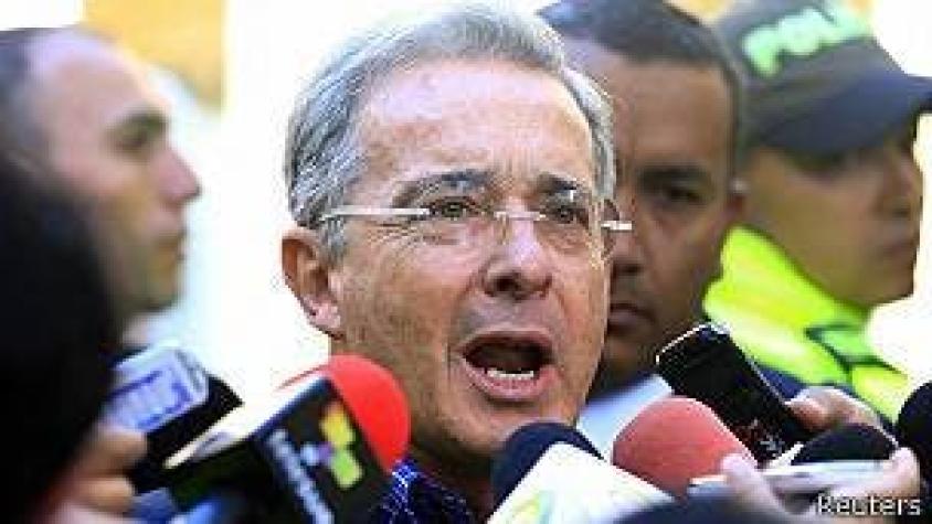 Uribe pide votar "No" en plebiscito por la paz en Colombia