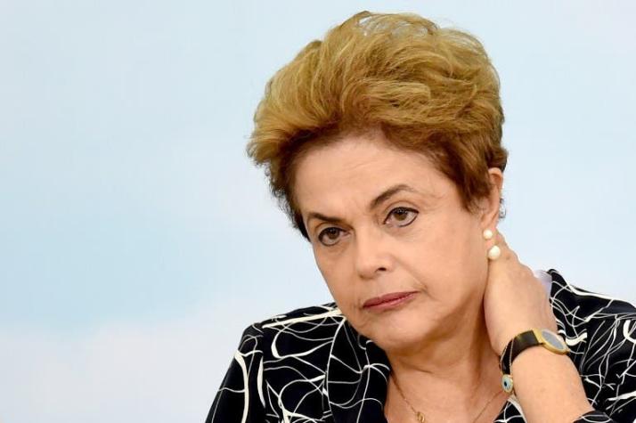Rousseff a un paso de perder su mandato: Senado brasileño decide someterla a juicio de destitución