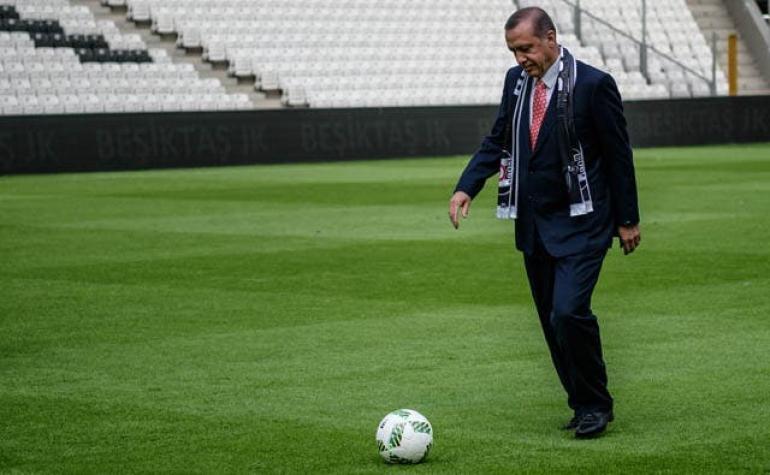 Turquía destituye a 94 árbitros y funcionarios de Federación de fútbol tras intento de golpe