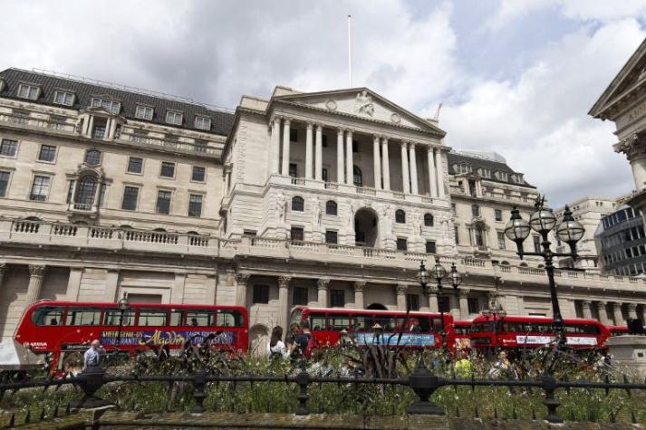 Banco de Inglaterra recorta tasa a nuevo mínimo histórico, por efecto Brexit