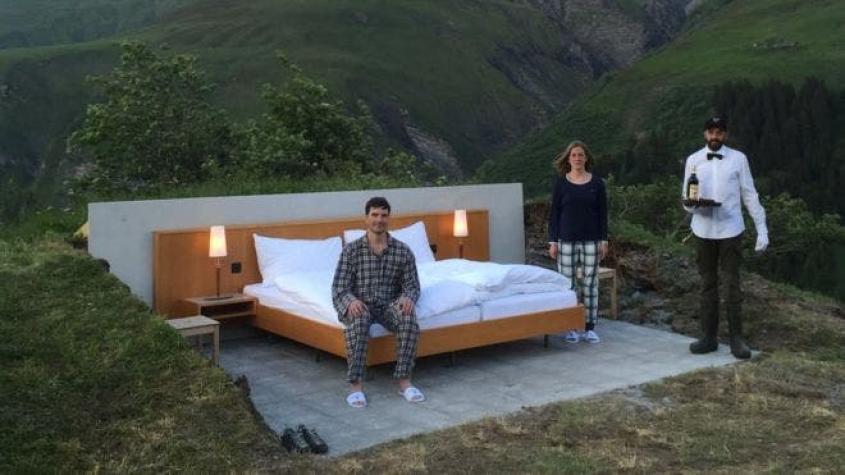 Así es la habitación de hotel sin paredes ni techo en los Alpes suizos