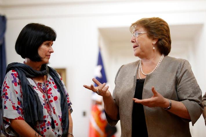 Mineduc firma estatutos de U. de Aysén, desata críticas de Pey e incomoda a U. de Chile