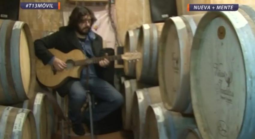 [VIDEO] Enólogo chileno utiliza música para elaborar sus vinos