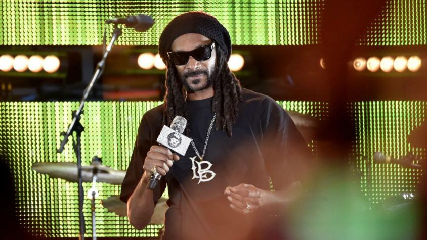 Más de 40 heridos tras colapso de barandilla en concierto de Snoop Dogg