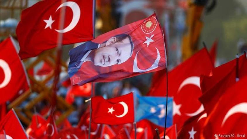 Un millón de turcos se reúne en manifestación antigolpista