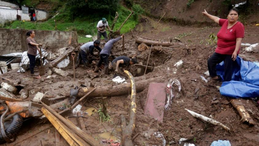 Al menos 40 muertos por deslaves tras paso de tormenta Earl en México
