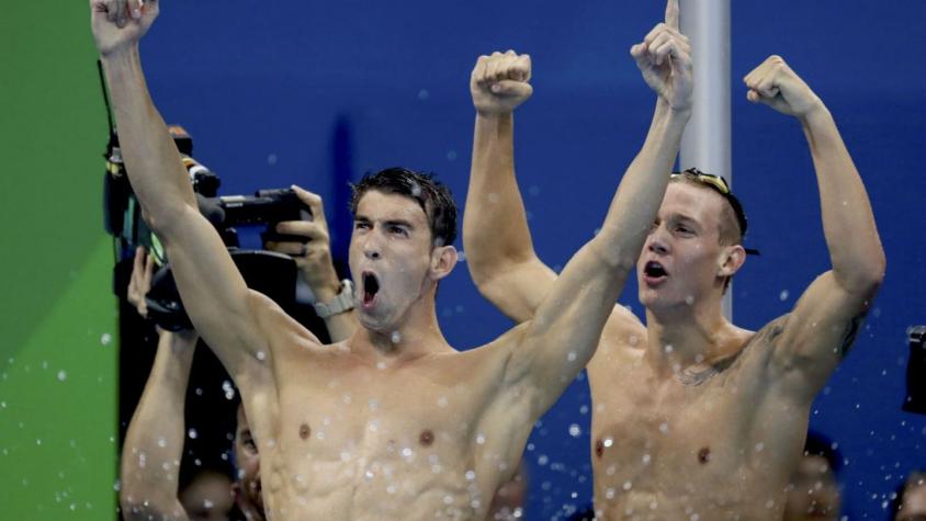 Sigue haciendo historia: Michael Phelps comienza su cosecha de oros en Río 2016 en los relevos 4x100