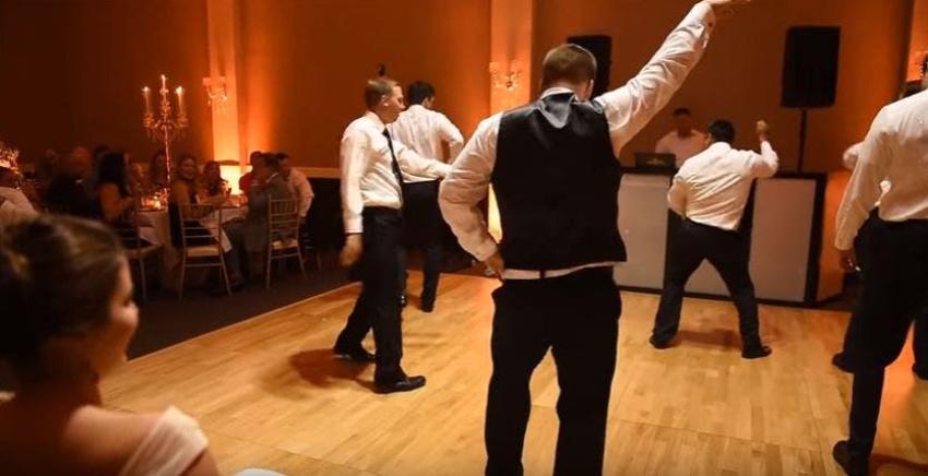[VIDEO] Novio sorprende con un divertido baile en su matrimonio