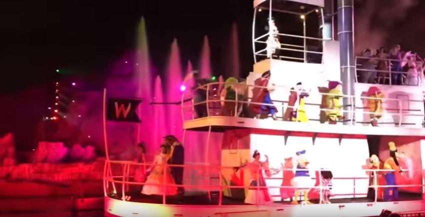 [VIDEO] Actor que representa al personaje de Disney "Tontín" sufre accidente durante espectáculo
