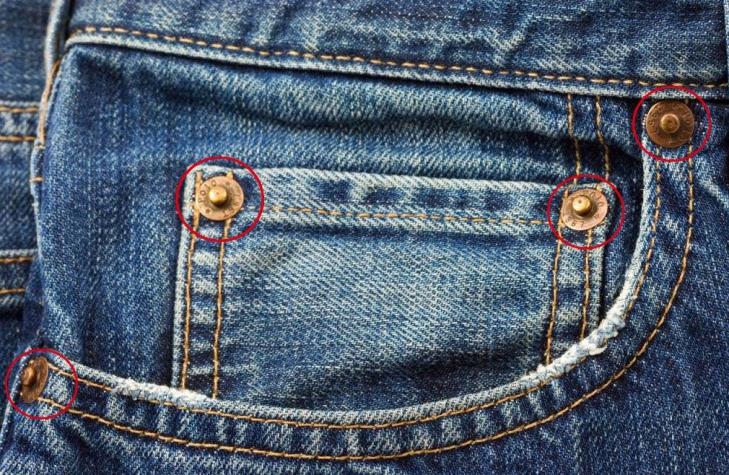 Para esto sirven los pequeños botones que hay en el bolsillo de tus jeans