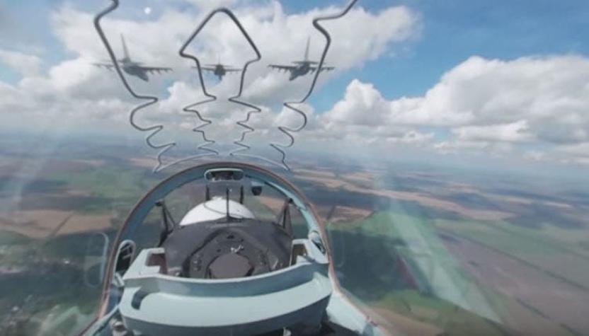 [VIDEO] Sigue el recorrido de un avión ruso de entrenamiento en 360°