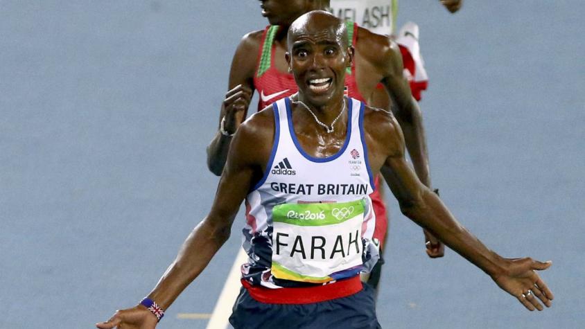 Británico Mo Farah gana en los 10.000 metros y retiene su título olímpico en Río 2016