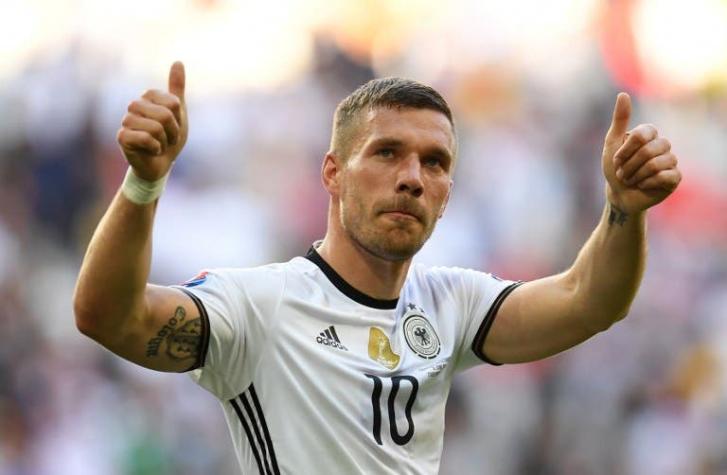 Delantero Lucas Podolski anuncia su retiro de la selección alemana