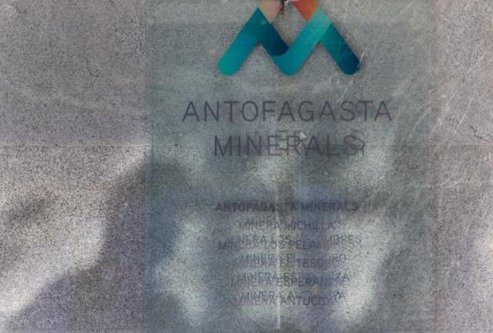 Antofagasta plc anuncia resultados con baja de costos y adelanta que precio del cobre seguirá bajo