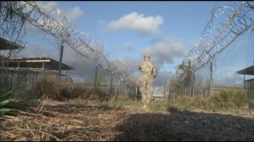 Emiratos Árabes Unidos reciben a 15 detenidos de Guantánamo, el mayor traslado bajo Obama